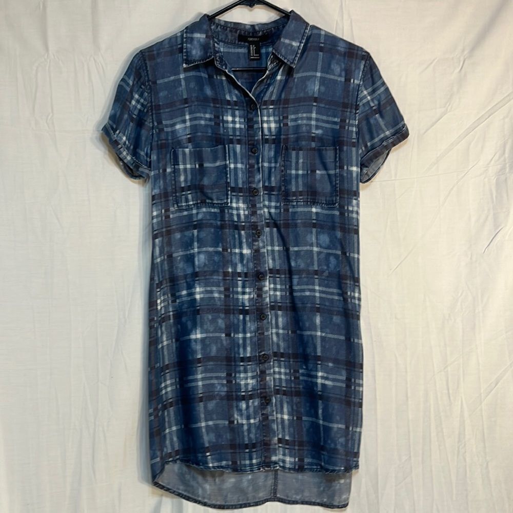 Forever 21 women’s shades of blue elongated casual button down shirt size small